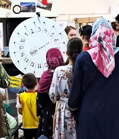 Richtig was los am Samstag beim Sommerfest der Laib & Seele Ausgabestelle in der Klemkestraße und WiR waren auch diesmal mit Sachspenden und am Spielestand dabei...